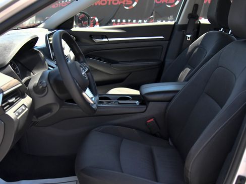 Used 2023 Nissan Altima 2.5 SV FWD image 17
