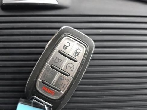 Used 2023 Chrysler Pacifica Touring-L FWD image 30