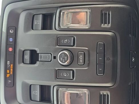 Used 2023 GMC Yukon Denali Ultimate AWD/4WD image 42