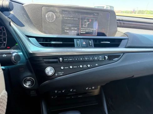 Used 2021 Lexus ES 250 w/ Premium Package AWD/4WD image 16