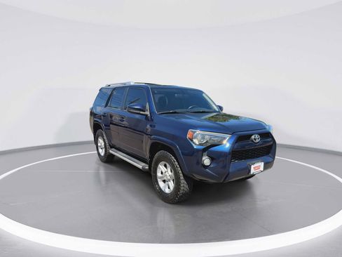 Used 2018 Toyota 4Runner SR5 AWD/4WD image 2