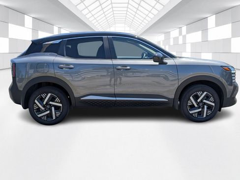 Used 2025 Nissan Kicks SV w/ SV Premium Package FWD image 8