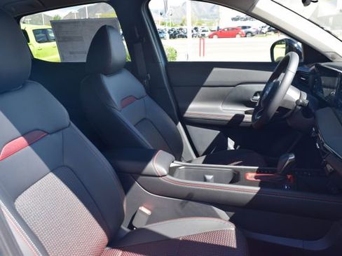 New 2026 Nissan Kicks SR FWD image 18