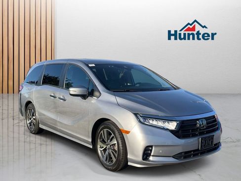 Used 2023 Honda Odyssey Touring image 1