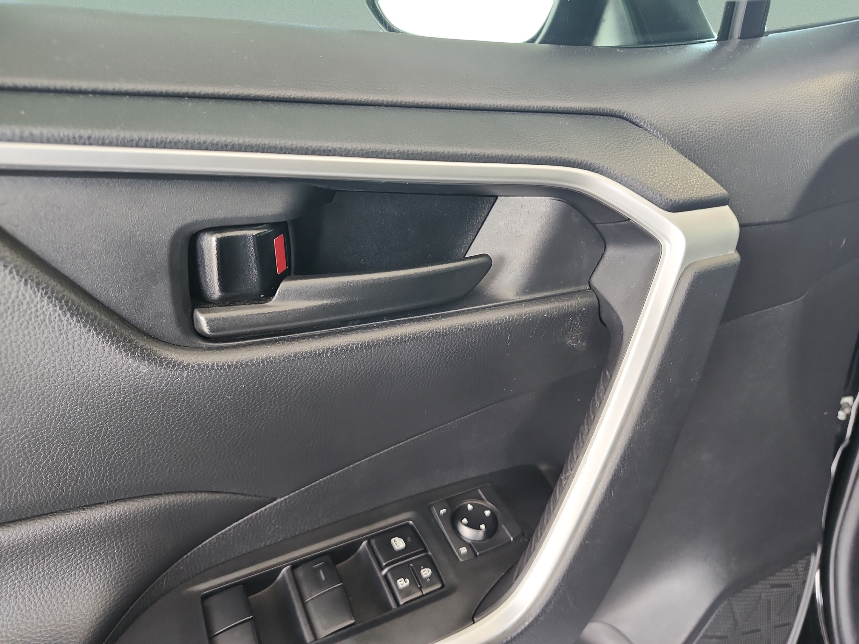 Used 2025 Toyota RAV4 LE FWD image 16