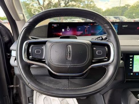 Used 2025 Lincoln Navigator L Reserve AWD/4WD image 11