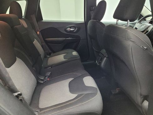 Used 2014 Jeep Cherokee Latitude w/ Comfort/Convenience Group AWD/4WD image 19