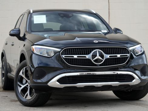 Used 2025 Mercedes-Benz GLC 350e 4MATIC image 4