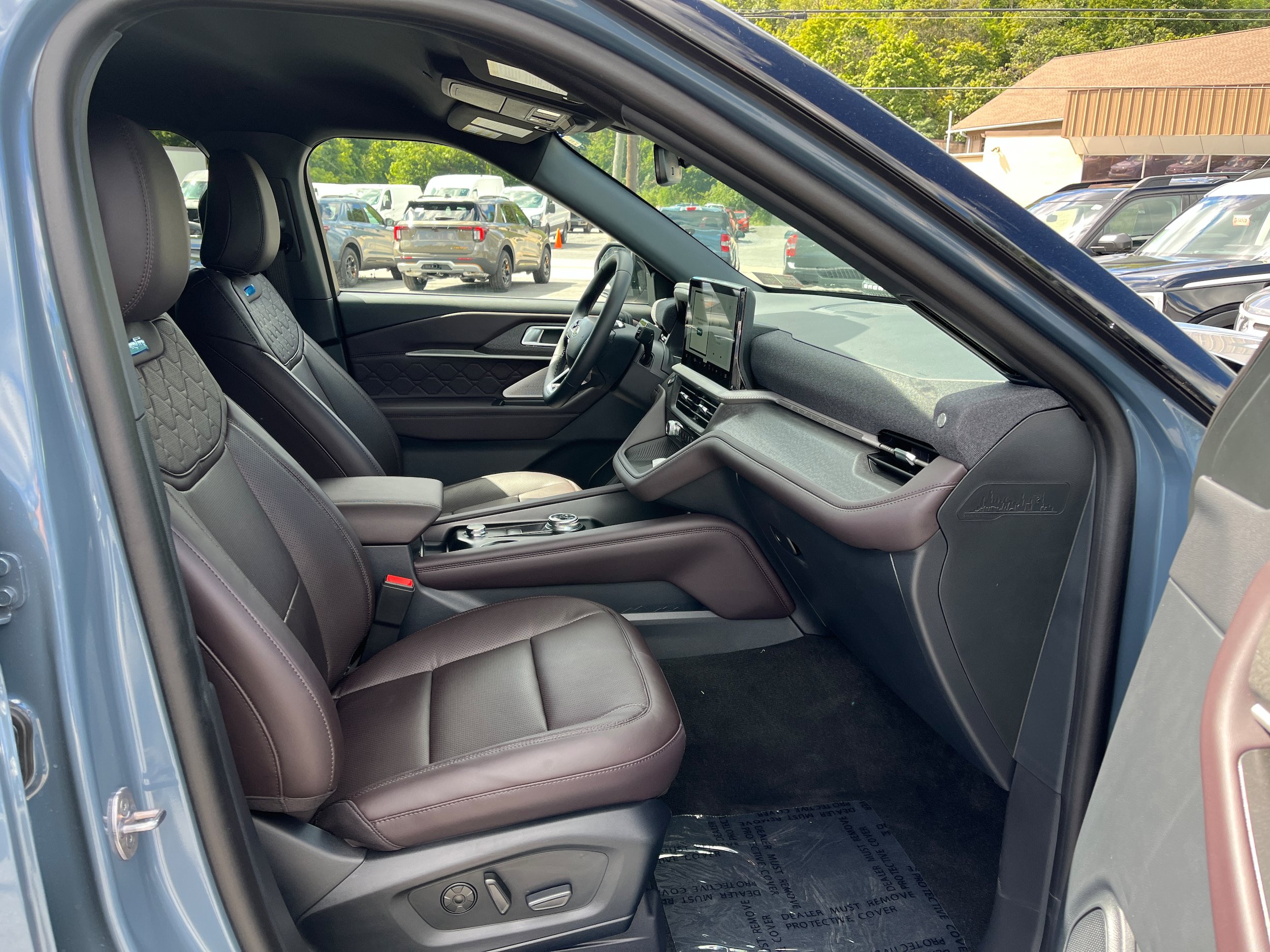 New 2027 Ford Explorer Platinum w/ LUX Leather Package AWD/4WD image 6