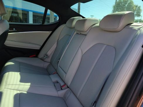 Used 2025 Genesis G70 2.5T RWD image 9