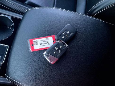 Certified 2022 Volkswagen Atlas Cross Sport SE image 30