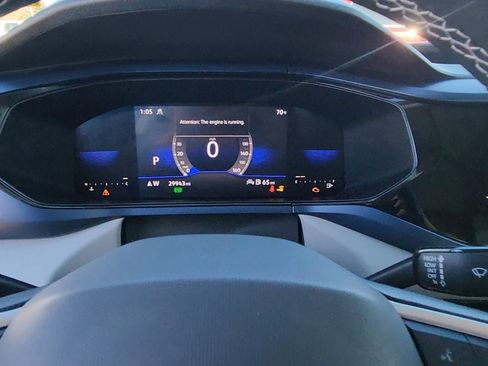 Used 2022 Volkswagen Taos SE w/ Panoramic Sunroof Package image 24