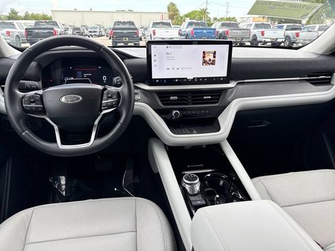 Used 2025 Ford Explorer Platinum w/ Ultimate Package AWD/4WD image 6