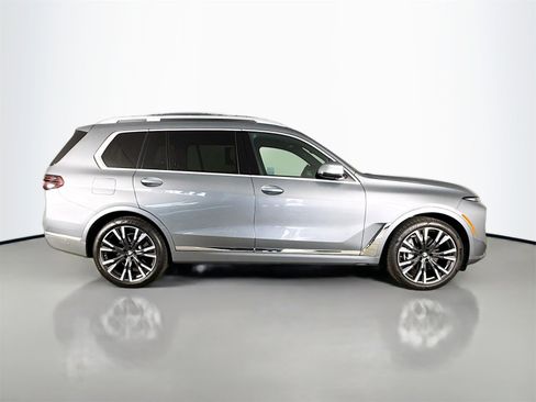 Certified 2023 BMW X7 xDrive40i image 8