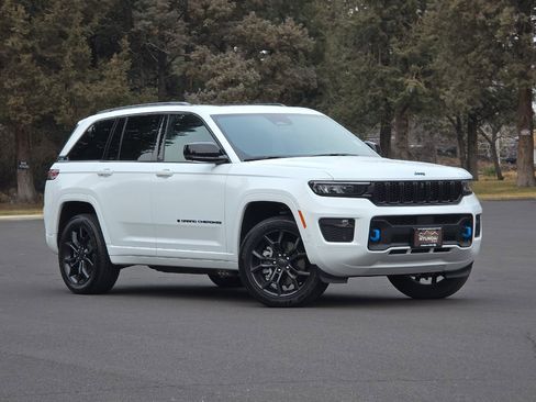 Used 2025 Jeep Grand Cherokee Limited 4xe image 2