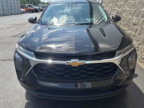Used 2024 Chevrolet Trax LS FWD image 38