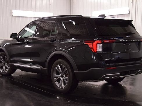 Used 2025 Ford Explorer Active w/ Active Comfort Package AWD/4WD image 5