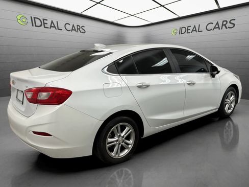 Used 2017 Chevrolet Cruze LT w/ Convenience Package FWD image 5