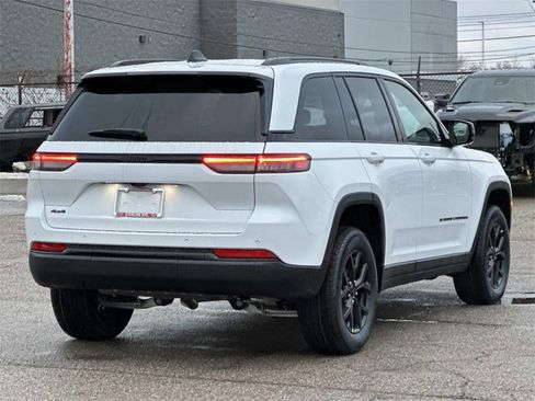 New 2025 Jeep Grand Cherokee 4WD image 3