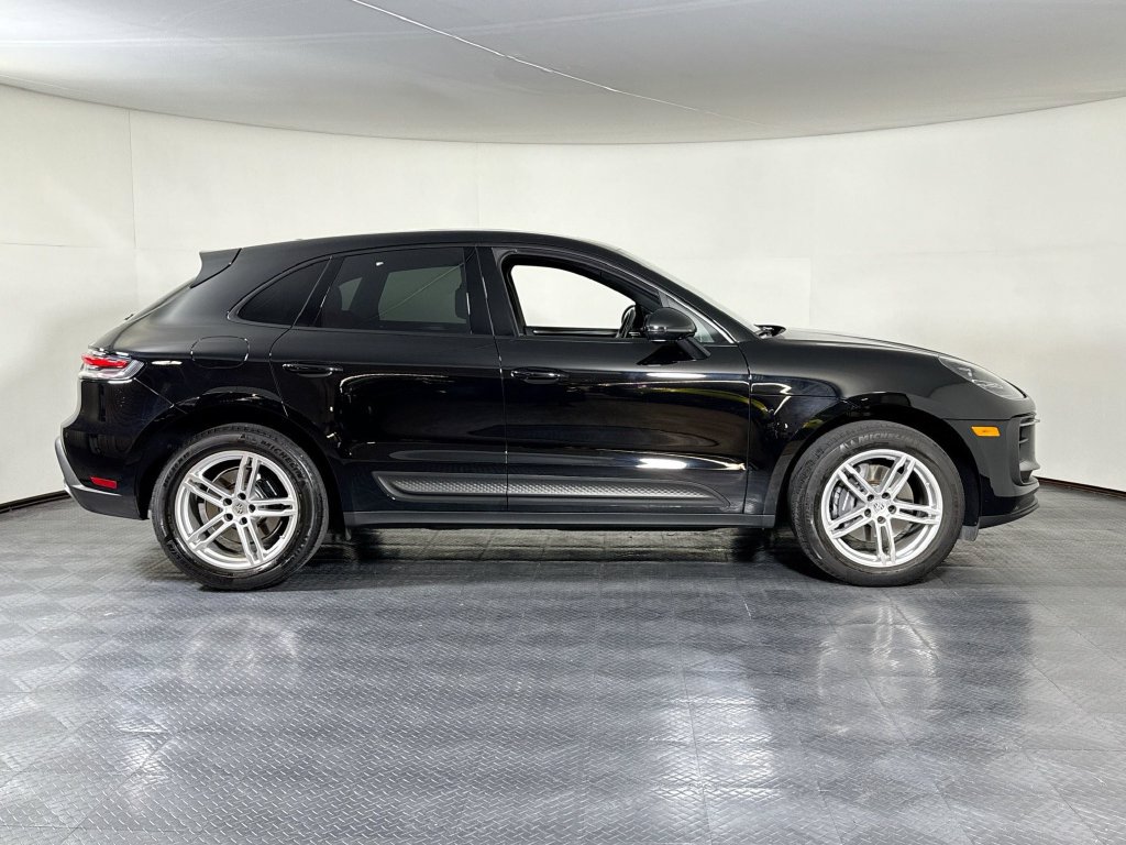 Certified 2023 Porsche Macan AWD/4WD image 8