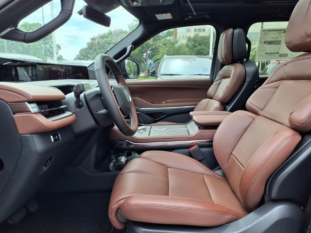 New 2026 Lincoln Navigator Reserve AWD/4WD image 7
