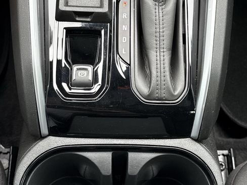 Used 2024 Chevrolet Colorado LT RWD image 27