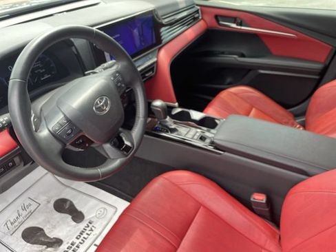 Used 2025 Toyota Camry XSE FWD image 11