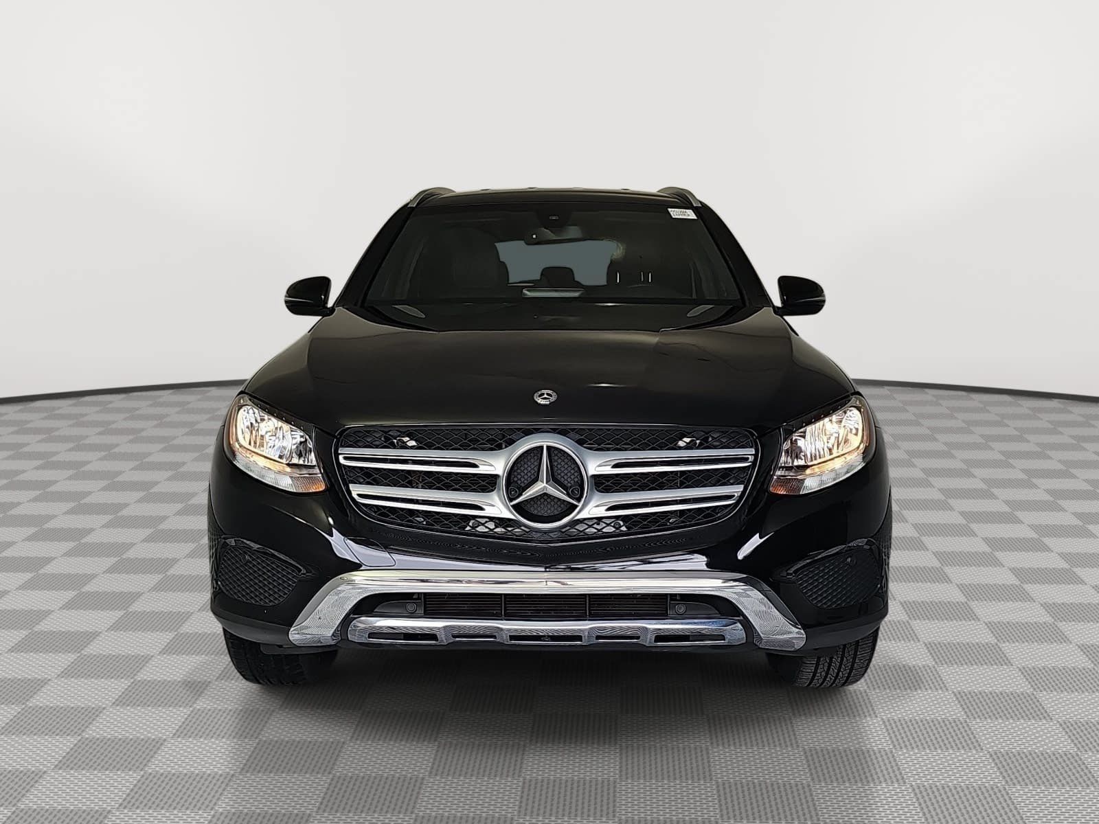 Used 2017 Mercedes-Benz GLC 300 4MATIC image 3