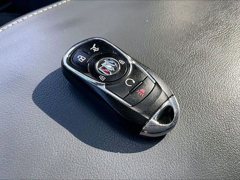 Used 2021 Buick Enclave Essence w/ Sound and Sites Package AWD/4WD image 10