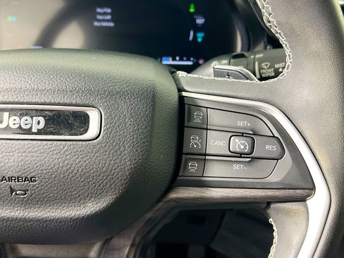 Used 2022 Jeep Grand Cherokee Limited 4xe image 19