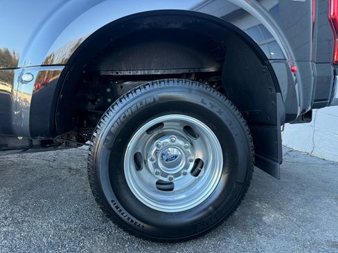 Used 2021 Ford F350 Lariat w/ Lariat Value Package image 8