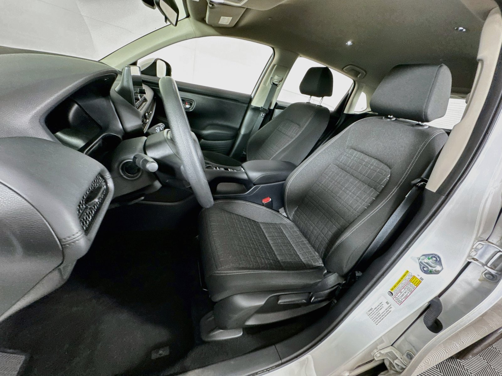 Used 2024 Honda HR-V LX image 12