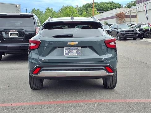 Used 2025 Chevrolet Trax LT FWD image 20