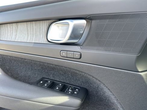 Certified 2023 Volvo XC40 B5 Plus image 32