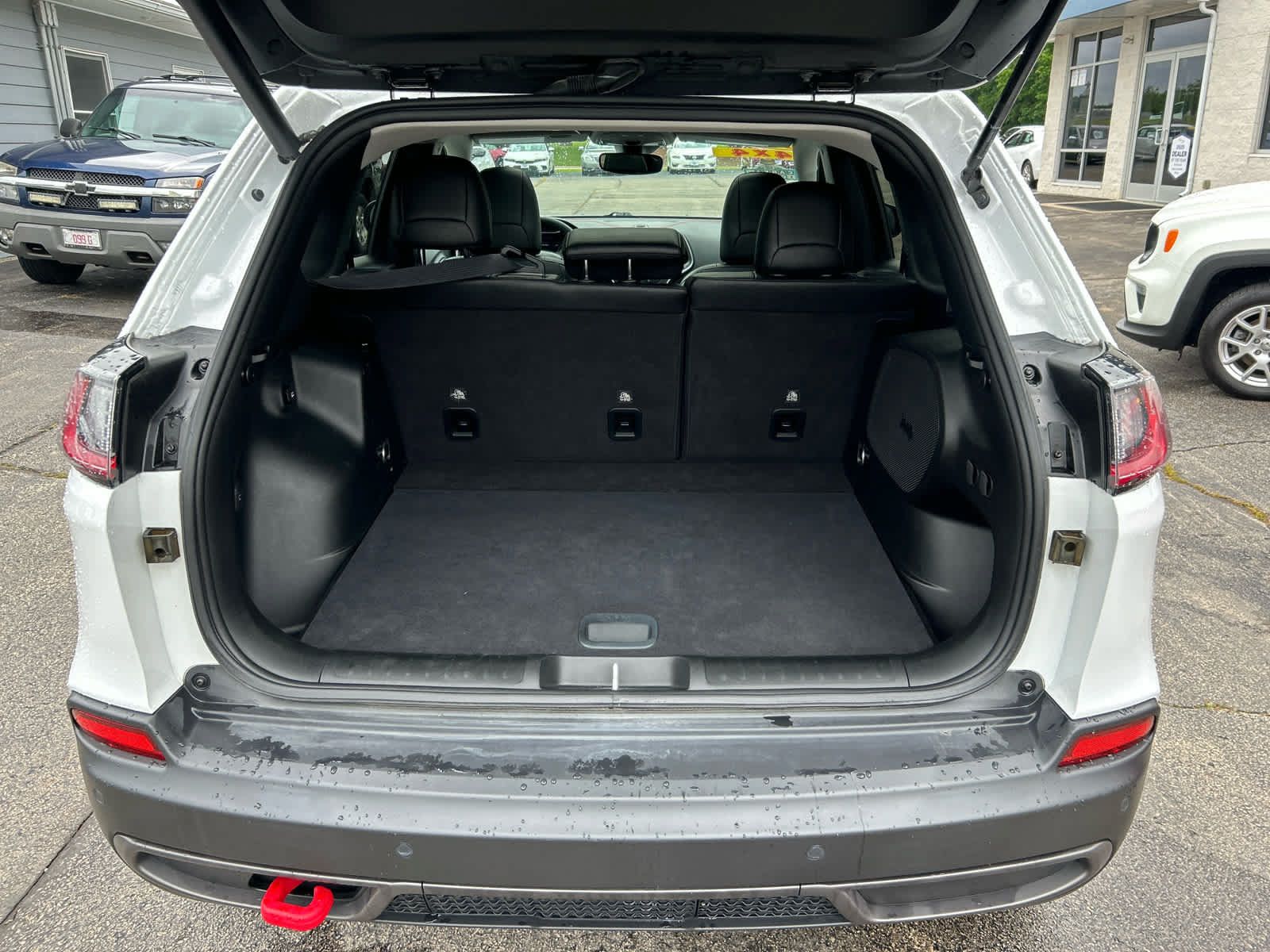Used 2023 Jeep Cherokee Trailhawk w/ Sun & Sound Group AWD/4WD image 26