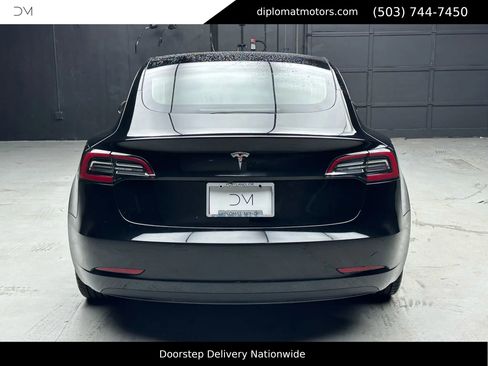 Used 2019 Tesla Model 3 Standard Range Plus image 4