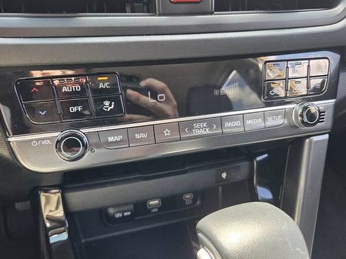 Used 2024 Kia Seltos SX w/ SX Sunroof Package AWD/4WD image 23