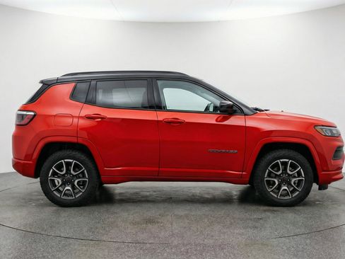 Used 2025 Jeep Compass Trailhawk image 11