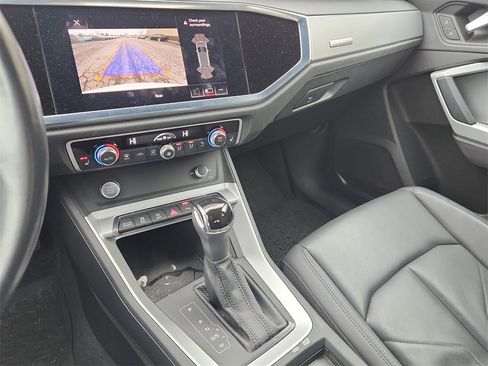Used 2020 Audi Q3 2.0T Premium image 18