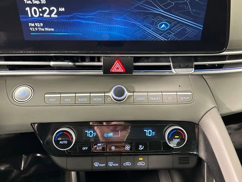 Used 2024 Hyundai Elantra SEL image 21