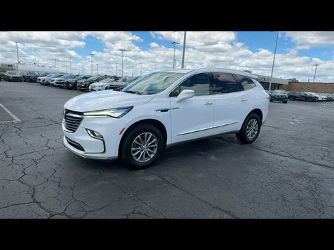 Used 2024 Buick Enclave Essence AWD/4WD image 4