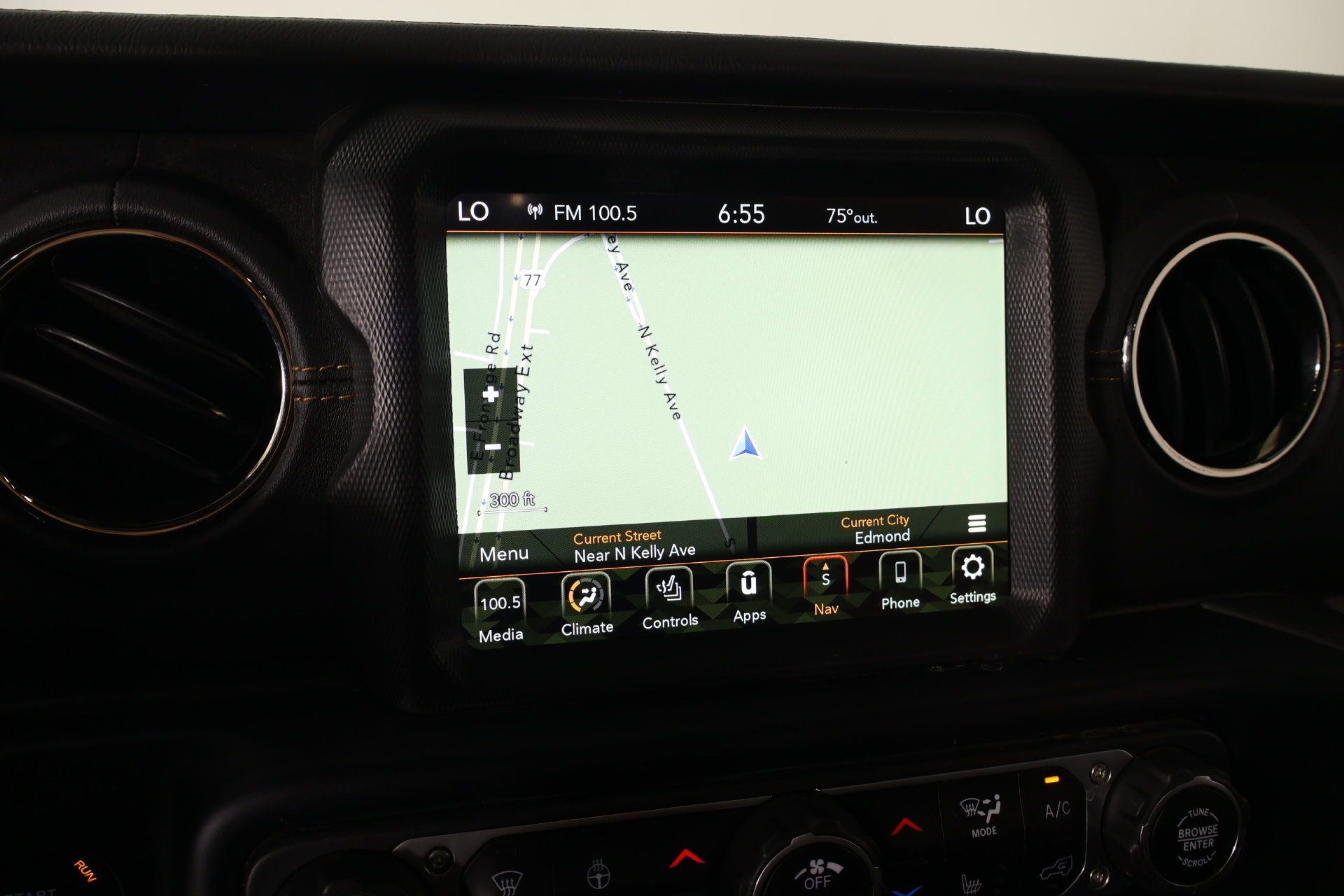 Used 2023 Jeep Gladiator Overland AWD/4WD image 7