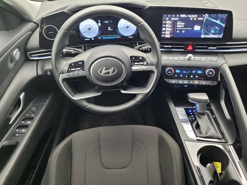 Used 2025 Hyundai Elantra SEL FWD image 22