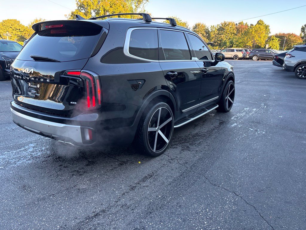 Used 2024 Kia Telluride EX w/ EX Captain's Chair Package AWD/4WD image 3