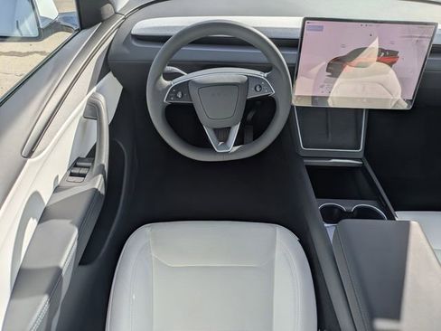 Used 2026 Tesla Model Y 2WD image 12