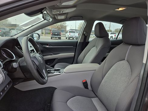 Used 2022 Toyota Camry LE image 12