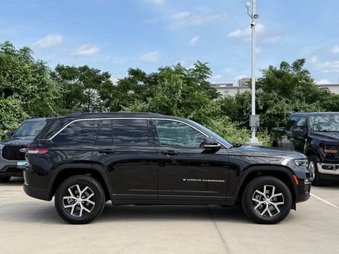 Used 2024 Jeep Grand Cherokee Limited AWD/4WD image 4
