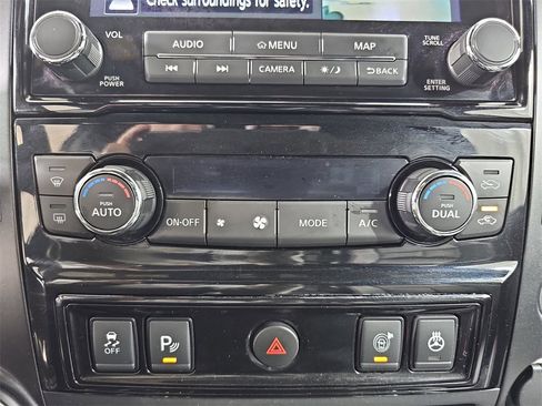 Used 2021 Nissan Titan PRO-4X w/ Pro-4x Convenience Package image 30