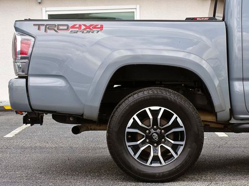 Used 2020 Toyota Tacoma TRD Sport w/ Technology Package AWD/4WD image 14