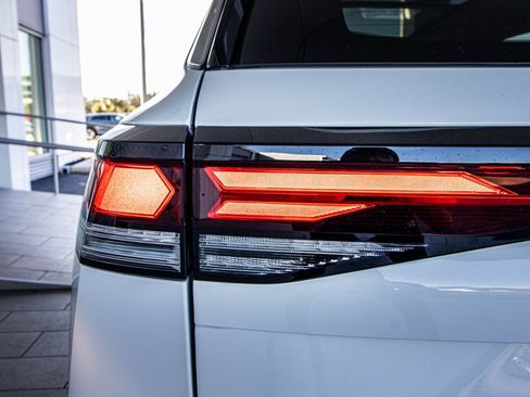 New 2026 Volkswagen Tiguan SE image 14